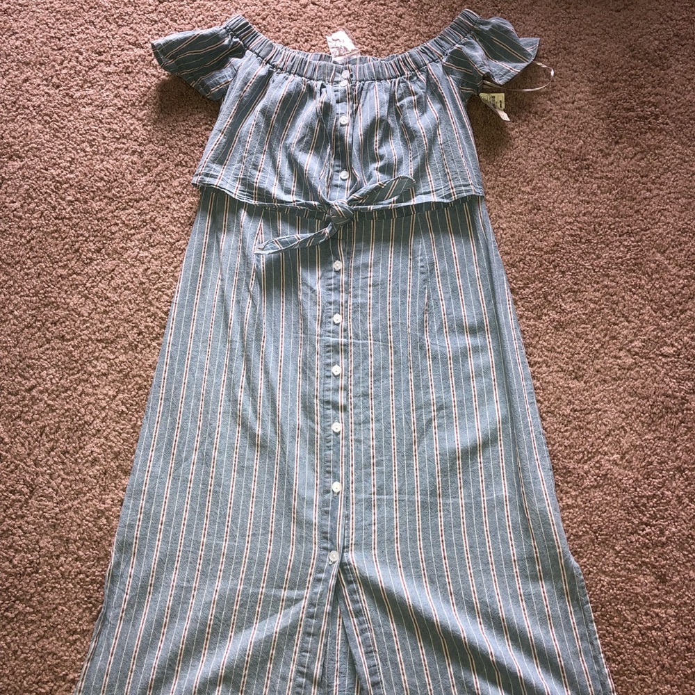 NWT Off  the shoulder midi dress size M